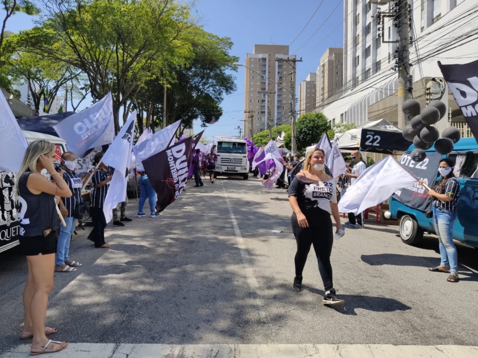 O entorno do Parque So Jorge foi tomado por apoiadores dos candidatos