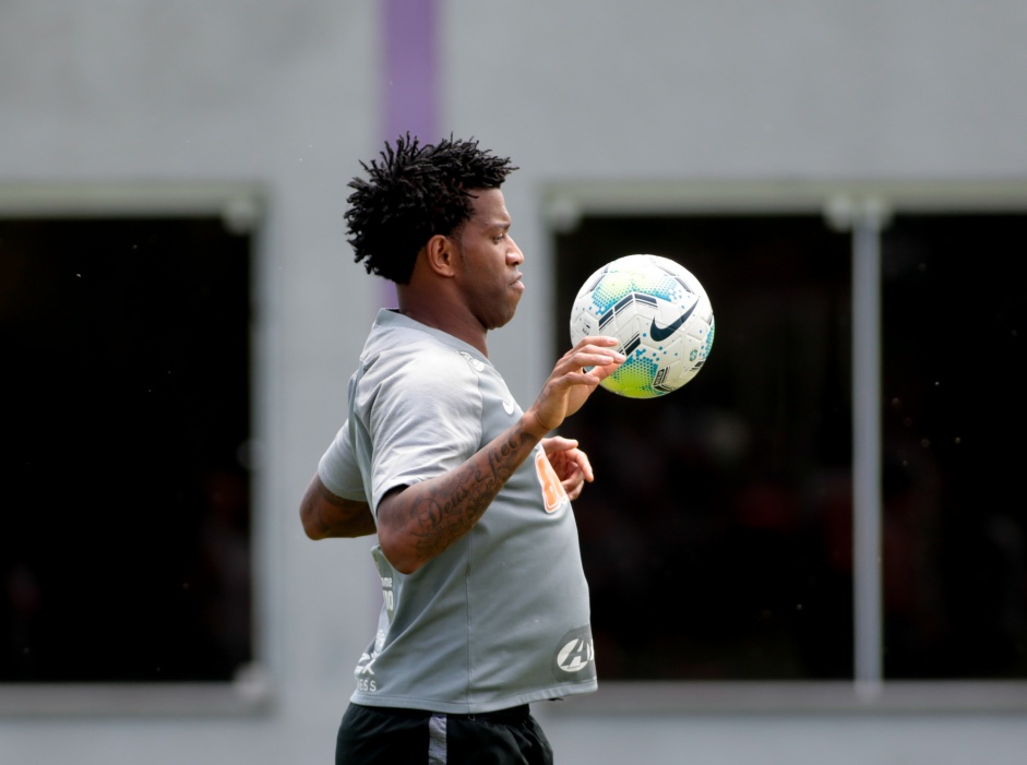 Zagueiro Gil no ltimo treino para jogo contra o Fortaleza