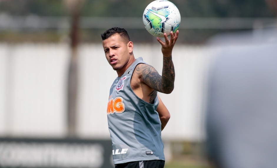 Corinthians gasta mais de meio milhão de reais mensais com trio que não está nos planos de Mancini