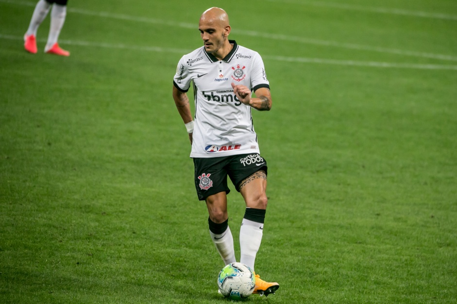 Diante do So Bento, Fbio Santos marcou seu quarto gol em segunda passagem pelo Corinthians; lateral tem 18 tentos ao todo pelo clube