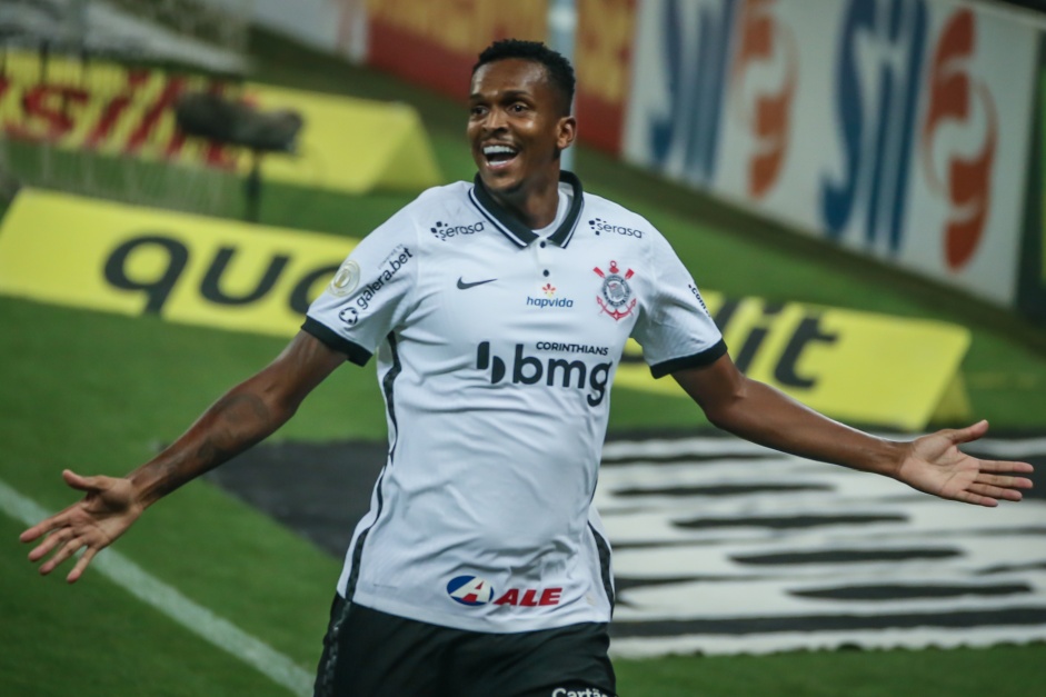 Atacante J anota o segundo gol do Corinthians na partida contra o Gois, pelo Brasileiro