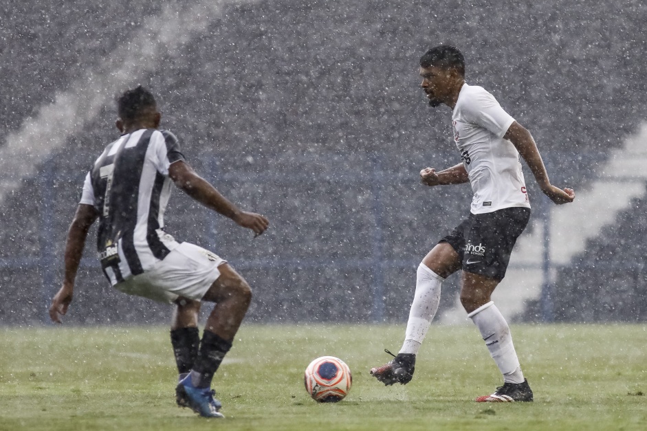 Ronald durante duelo contra o Santos, pelo Campeonato Paulista Sub-20