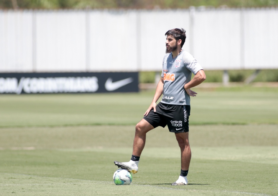 Bruno Mndez tornou-se uma das principais opes da zaga do Corinthians com Mancini