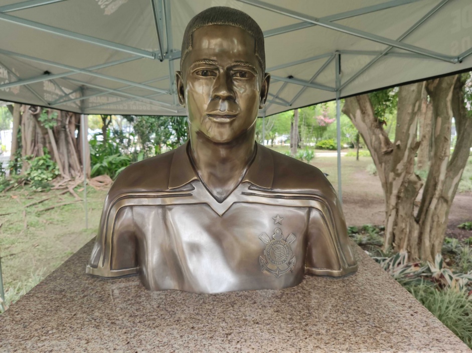 Inaugurao busto Marcerlinho Carioca