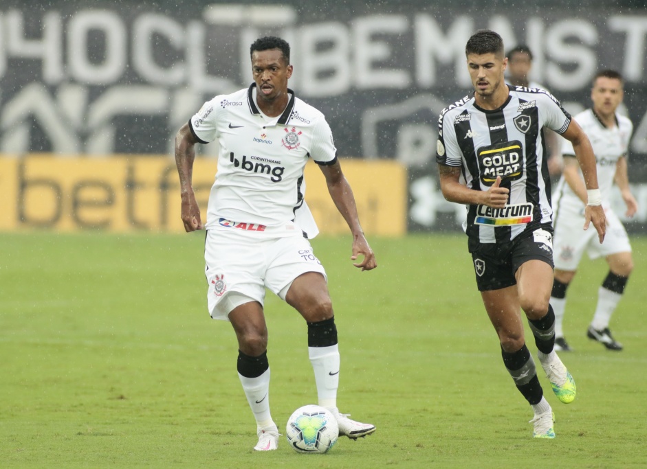 J atuando diante do Botafogo, no Engenho