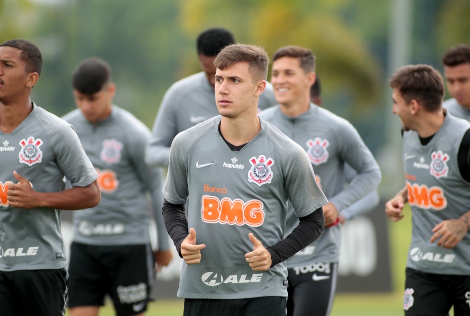 Lucas Piton no ltimo treino antes do jogo contra o Botafogo