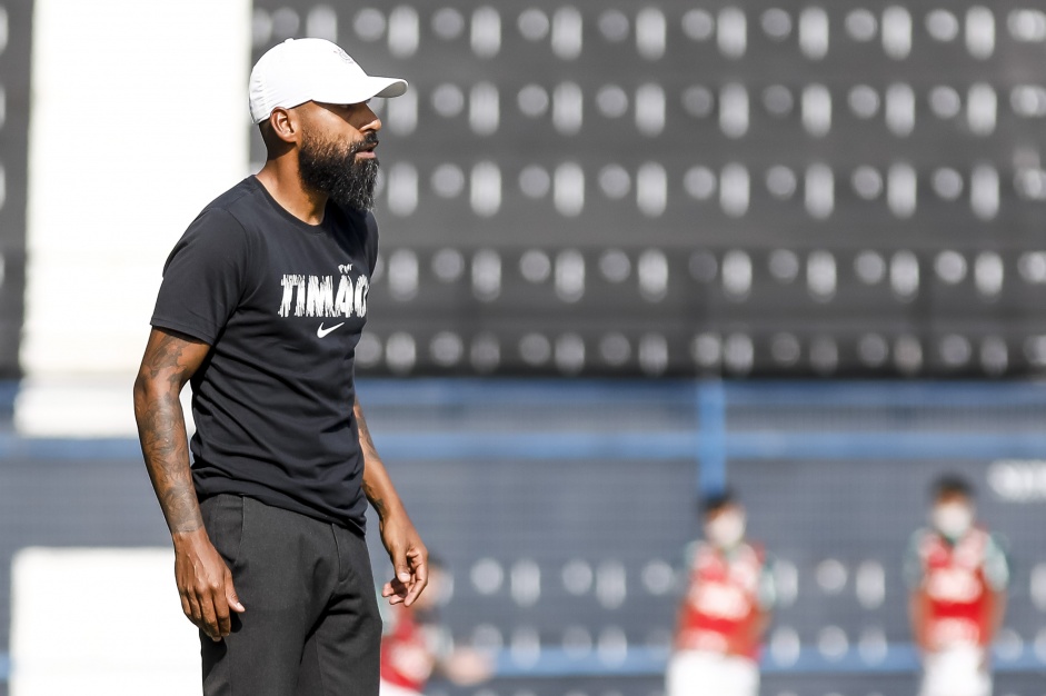 Treinador Coelho durante final do Campeonato Paulista Sub-20