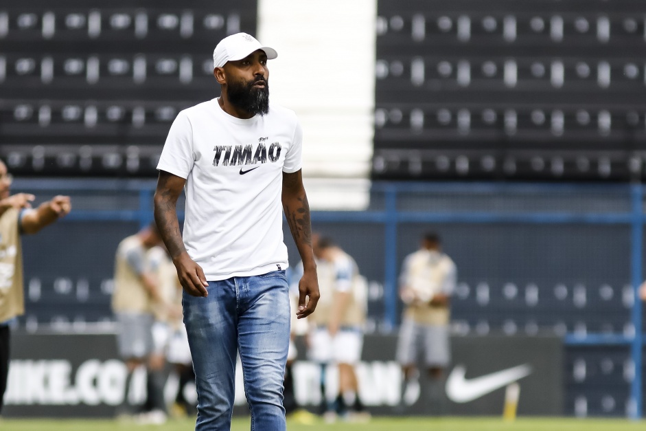 Técnico Coelho durante jogo pelo quartas de final do Brasileiro Sub-20