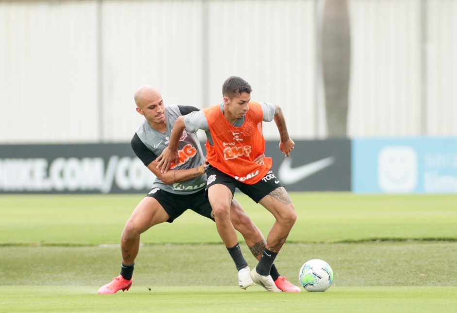 Fbio Santos e Gabriel Pereira durante treinamento do Corinthians, no CT