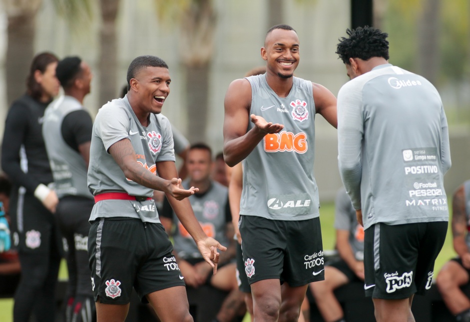 Lo Natel, Raul e Gil durante treinamento do Corinthians, no CT