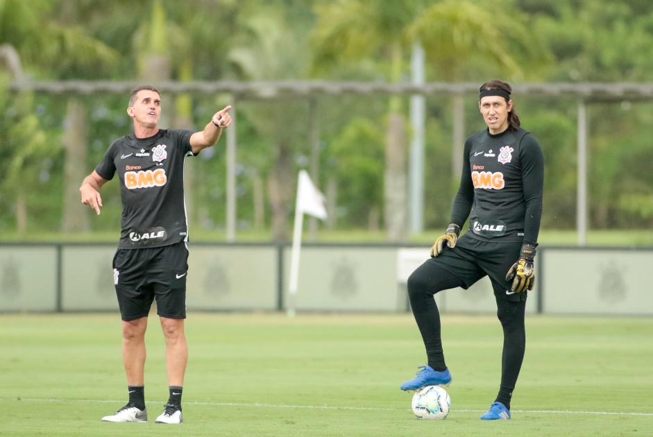 Mancini e Cássio durante penúltimo treino do Corinthians antes do jogo contra o Fluminense Mancini e Cássio durante penúltimo treino do Corinthians antes do jogo contra o Fluminense