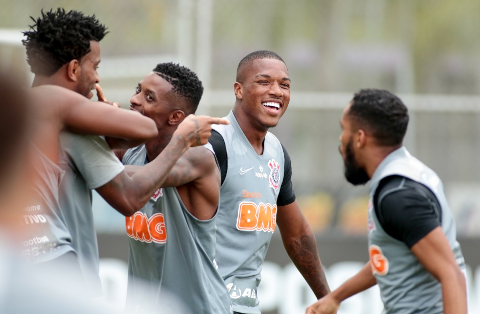 Xavier e elenco durante penltimo treino do Corinthians antes do jogo contra o Fluminense