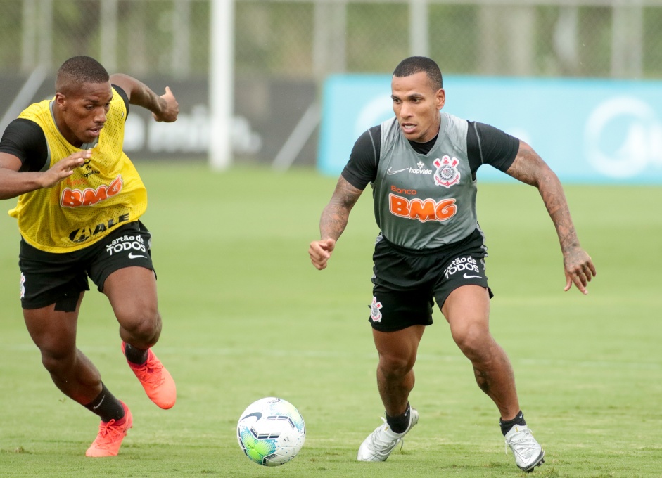 Xavier e Otero durante penltimo treino do Corinthians antes do jogo contra o Fluminense