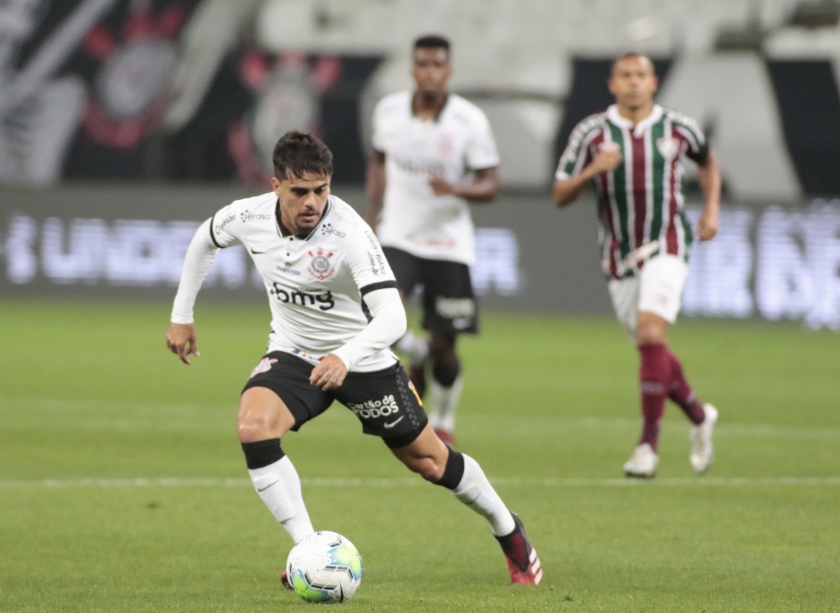 Fagner em campo no jogo contra o Fluminense