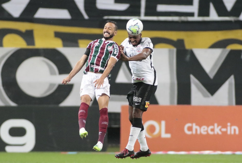 Jemerson em ao no jogo contra o Fluminense