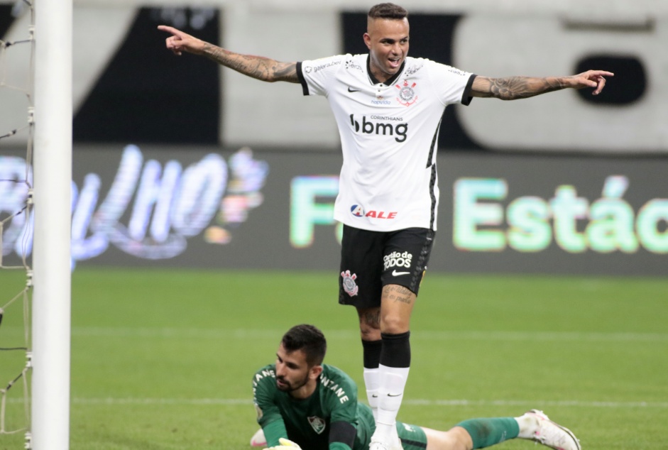 Luan marcou o ltimo gol do Corinthians na goleada contra o Fluminense