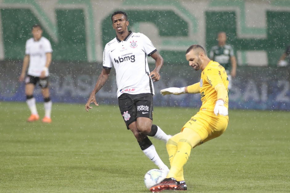 Jô no duelo contra o Palmeiras, pelo Campeonato Brasileiro Jô no duelo contra o Palmeiras, pelo Campeonato Brasileiro