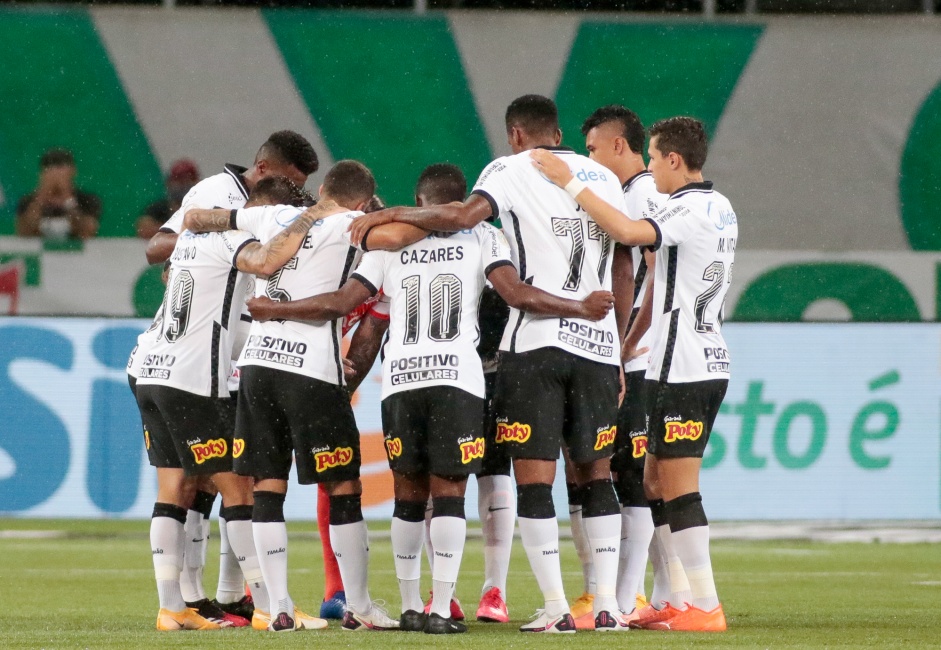 Elenco do Corinthians no duelo contra o Palmeiras, pelo Campeonato Brasileiro