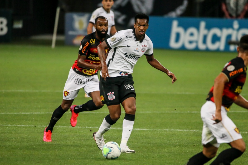 Atacante Jô durante partida contra o Sport, pelo Brasileirão, na Neo Química Arena