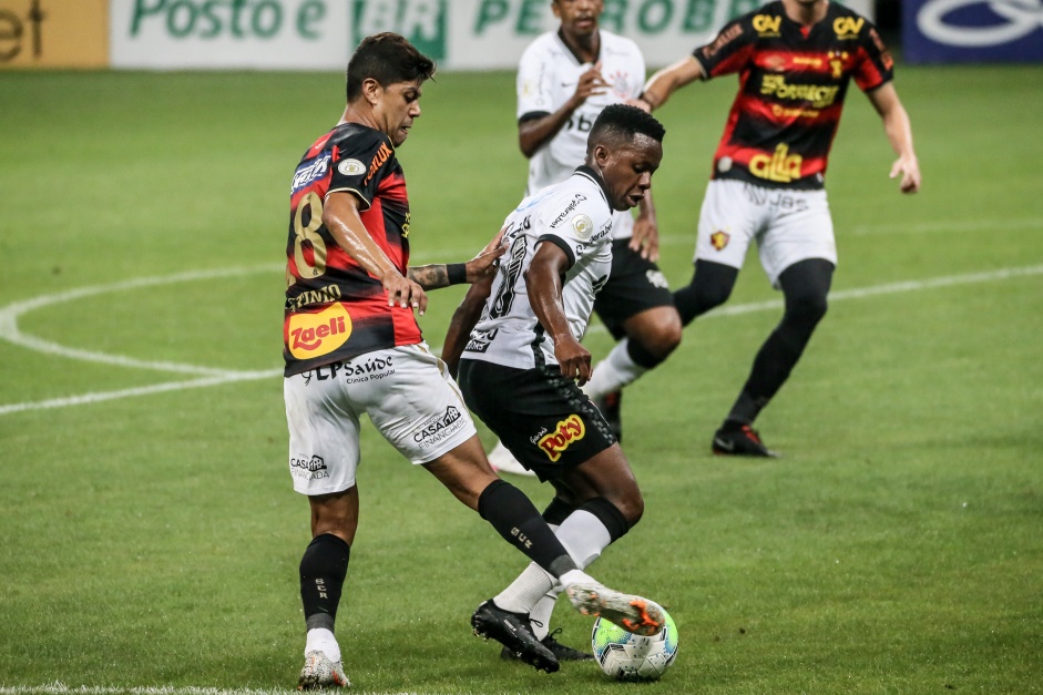 Cazares durante partida contra o Sport, pelo Brasileiro, na Neo Qumica Arena