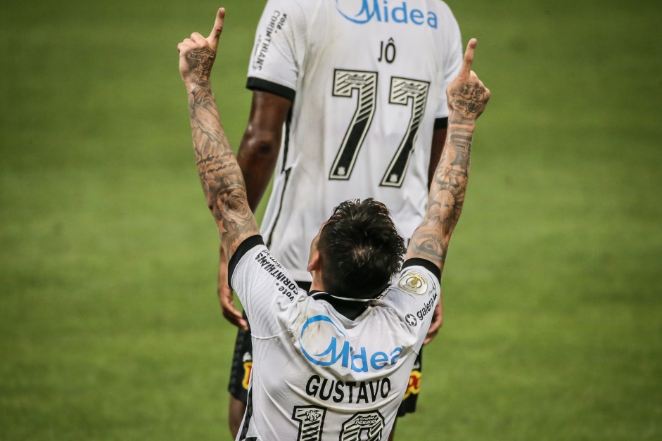 Gustavo Silva comemora seu gol contra o Sport, na Neo Qumica Arena, pelo Brasileiro