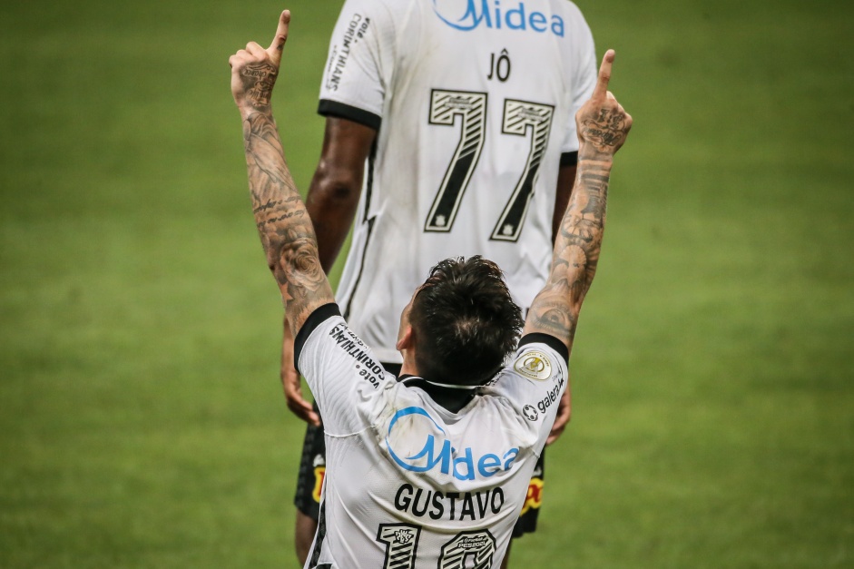 Gustavo Silva comemora seu gol contra o Sport, na Neo Química Arena, pelo Brasileirão