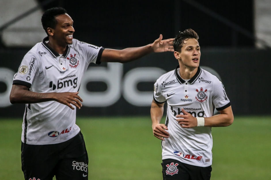 Jô comemora o gol de Mateus Vital, contra o Sport, na Neo Química Arena, pelo Brasileirão Jô comemora o gol de Mateus Vital, contra o Sport, na Neo Química Arena, pelo Brasileirão