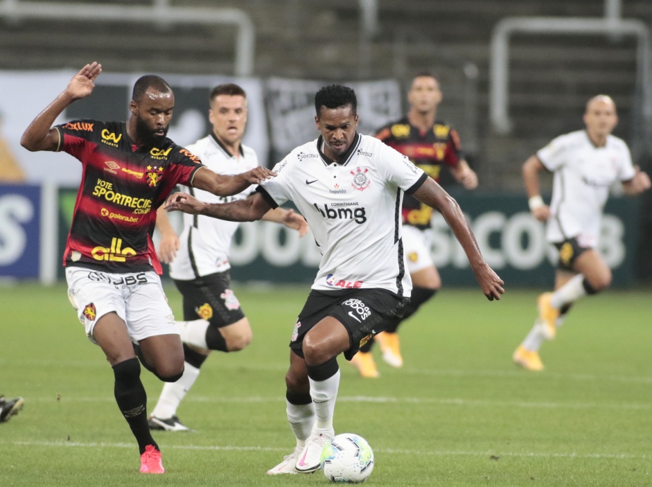 Jô durante partida contra o Sport, pelo Brasileirão, na Neo Química Arena