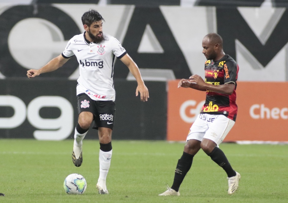 Zagueiro Bruno Méndez durante partida contra o Sport, pelo Brasileirão, na Neo Química Arena