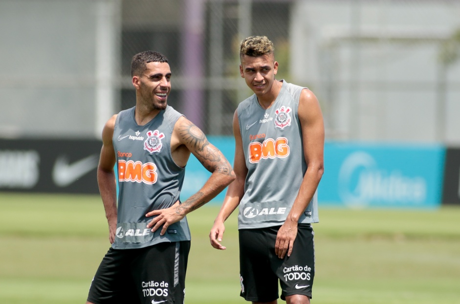 Dupla de volantes do Corinthians chega pendurada para a partida desta quarta-feira