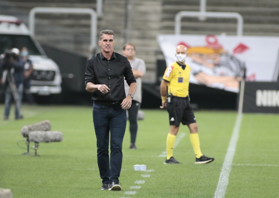 Tcnico Vagner Mancini na partida contra o Cear, na Neo Qumica Arena, pelo Brasileiro