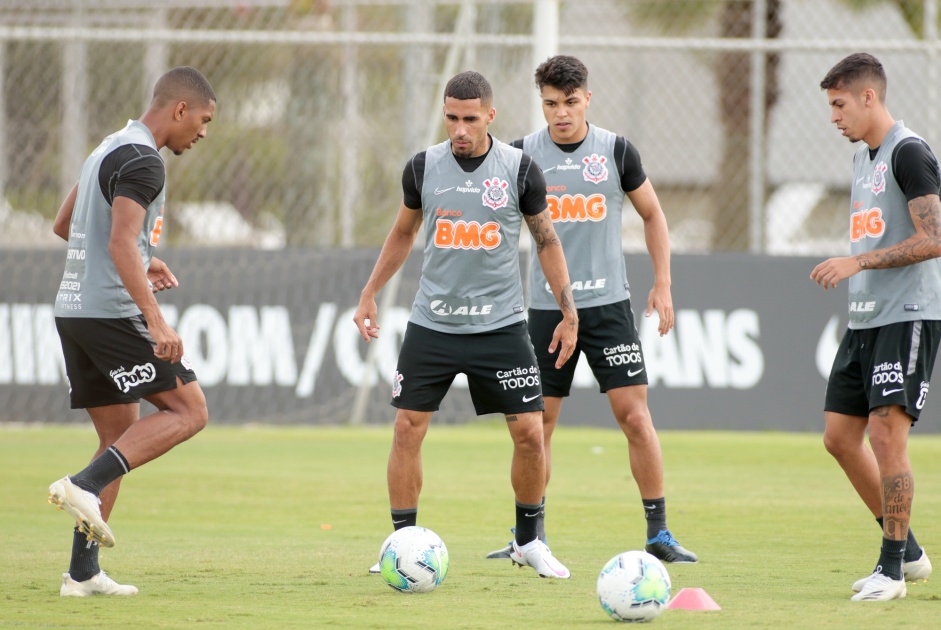 Dav, Gabriel, Roni, Gabriel na atividade da manh desta segunda-feira no CT Dr. Joaquim Grava