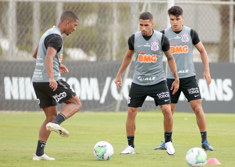 Davó, Gabriel, Roni na atividade da manhã desta segunda-feira no CT Dr. Joaquim Grava