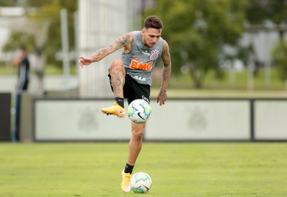 Gustavo Silva na atividade da manhã desta segunda-feira no CT Dr. Joaquim Grava