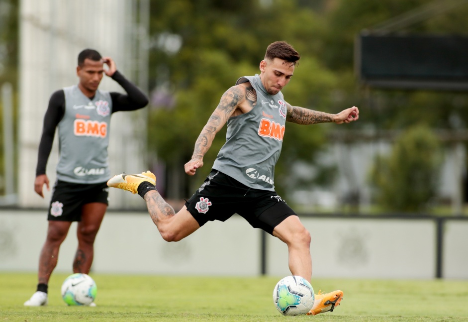 Gustavo Silva na atividade da manhã desta segunda-feira no CT Dr. Joaquim Grava