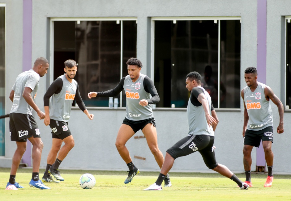 Marllon, Camacho, Éderson, Jô, Jonathan Cafú no treino da manhã desta segunda-feira