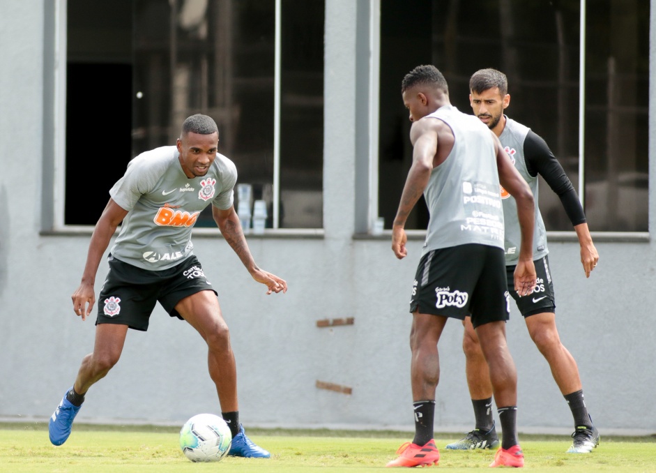Marllon, Jonathan Cafú, Camacho na atividade da manhã desta segunda-feira no CT Dr. Joaquim Grava