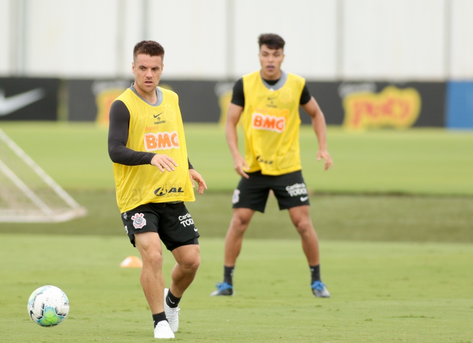 Ramiro na atividade da manhã desta segunda-feira no CT Dr. Joaquim Grava
