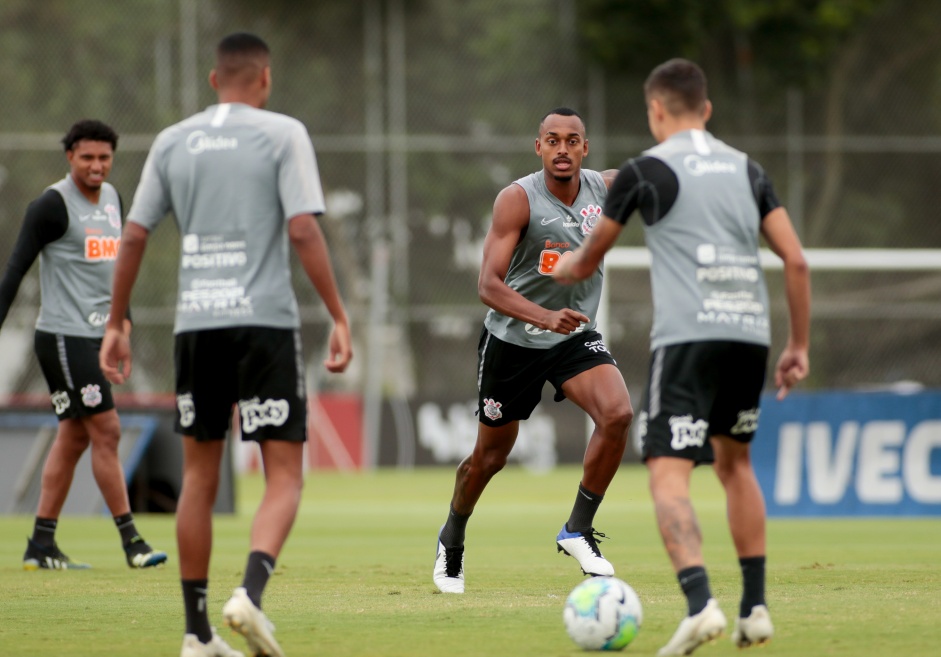 Raul Gustavo na atividade da manhã desta segunda-feira no CT Dr. Joaquim Grava