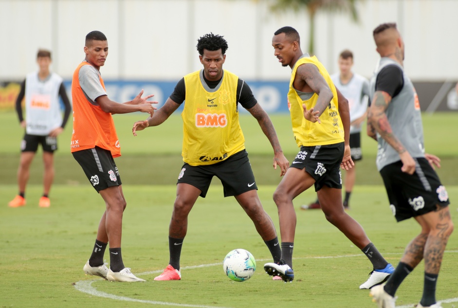 Rodrigo Varanda, Gil e Raul Gustavo na atividade da manh desta segunda-feira no CT Dr Joaquim Grava