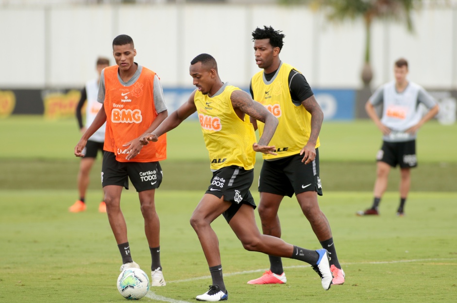 Rodrigo Varanda, Gil e Raul Gustavo na atividade da manh desta segunda-feira no CT Dr Joaquim Grava