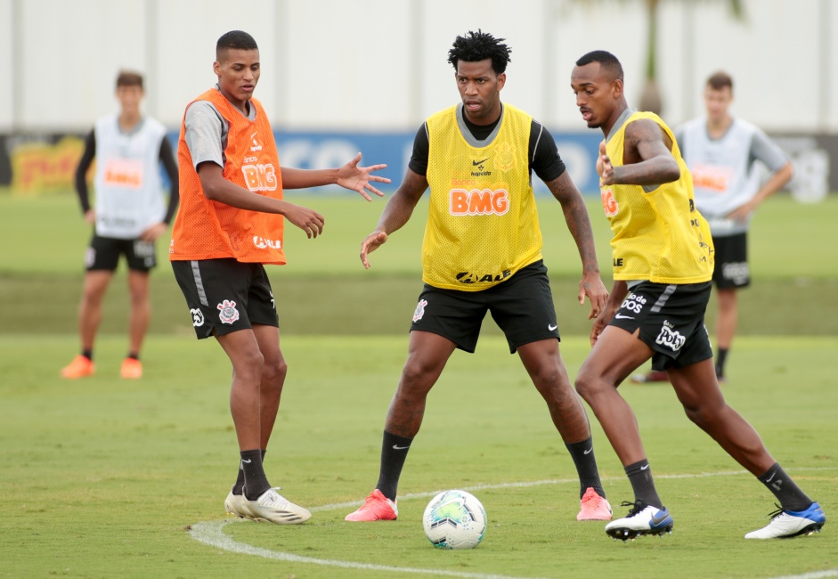 Rodrigo Varanda Gil estiveram em campo em todas as oito partidas do Corinthians na temporada