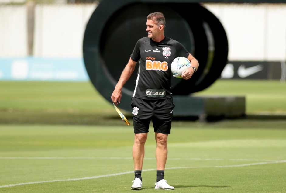Vagner Mancini na atividade da manhã desta segunda-feira no CT Dr. Joaquim Grava