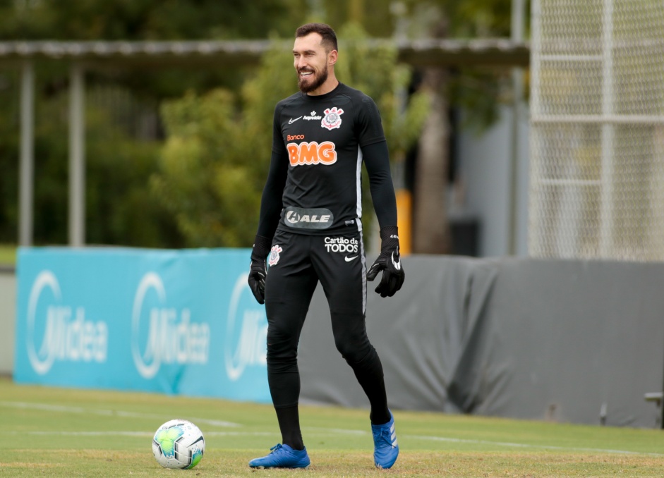 Walter na atividade da manhã desta segunda-feira no CT Dr. Joaquim Grava