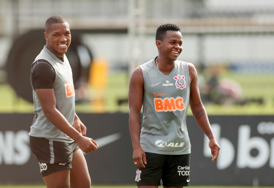 Xavier e Cazares no ltimo treino do Corinthians antes do jogo contra o Athletico-PR