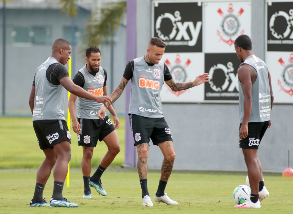 Xavier, Everaldo, Luan, Léo Natel na atividade da manhã desta segunda-feira no CT Dr. Joaquim Grava