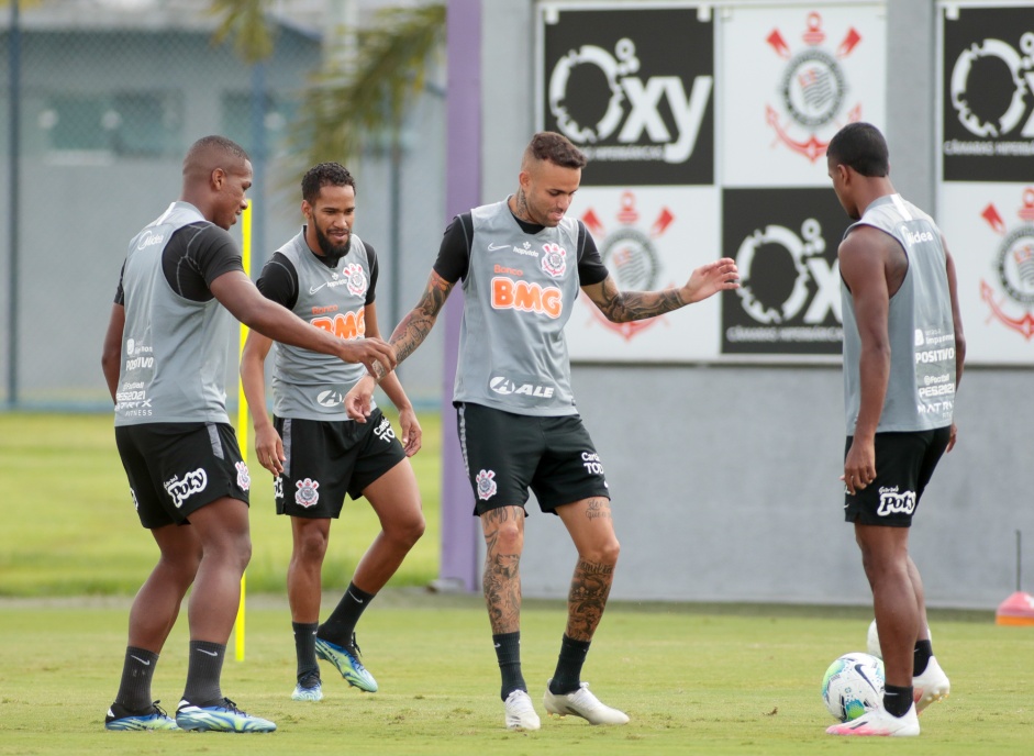 Xavier, Everaldo, Luan, Lo Natel na atividade da manh desta segunda-feira no CT Dr. Joaquim Grava