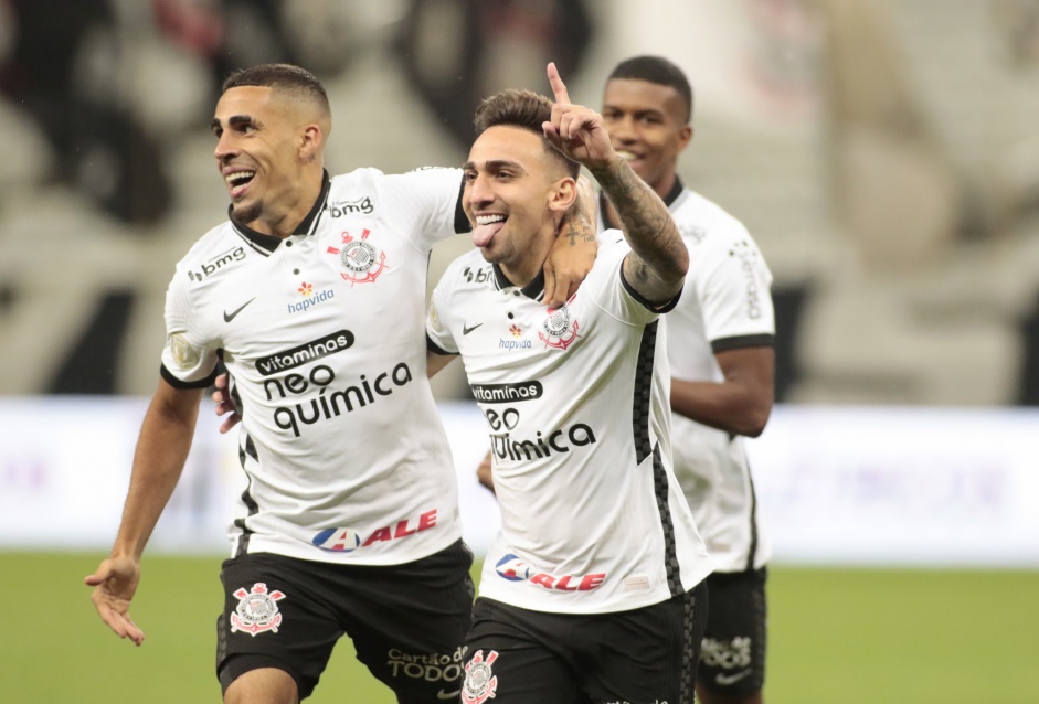Gabriel e Gustavo na partida entre Corinthians e Athletico, nesta quarta-feira na Neo Qumica Arena