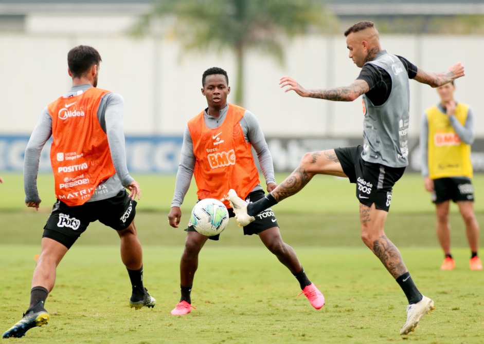 Camacho, Cazares e Luan no treinamento desta sexta-feira no Dr. CT Joaquim Grava