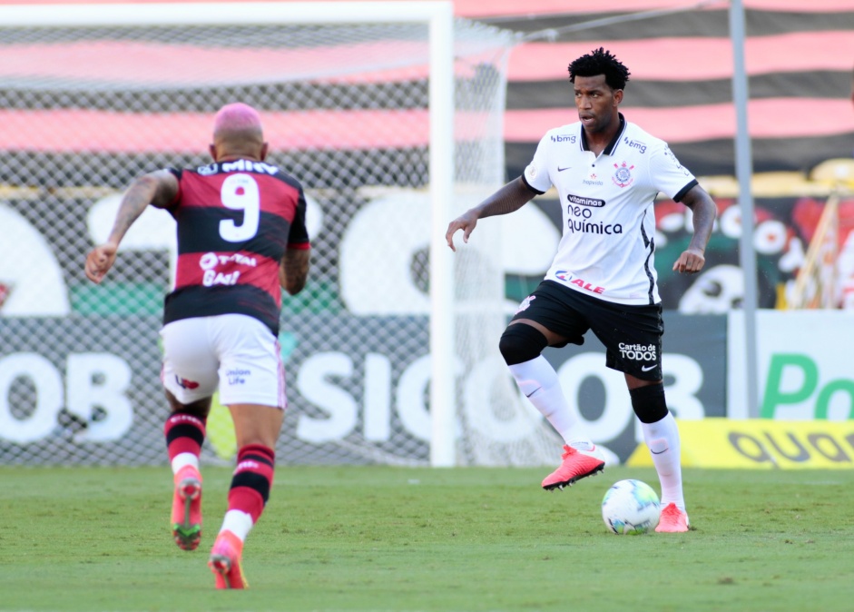Gil durante partida contra o Flamengo, no Maracan